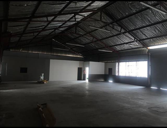1,000M² WAREHOUSE TO LET IN WYNBERG